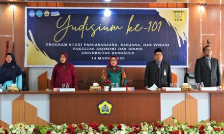 99 mahasiswa FEB Yudisium dan 101 mahasiswa FEB di Wisuda pada periode 101