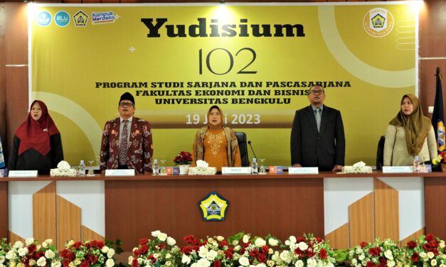Sebanyak 50 Mahasiswa Mengikuti Acara Yudisium FEB UNIB Periode ke-102