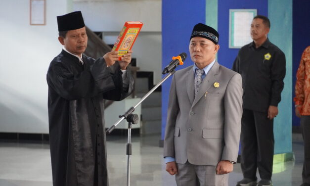 PELANTIKAN DEKAN FEB DAN WAKIL DEKAN BIDANG SUMBER DAYA FEB UNIB PERIODE 2024-2028