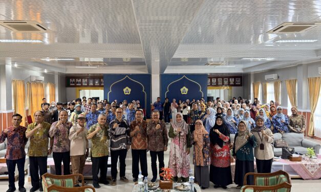FEB UNIB Gelar Bedah Buku dan Sharing Session Bersama Guru Besar UGM